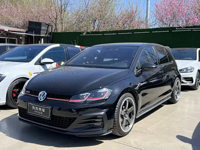 VOLKSWAGEN GOLF GTI
