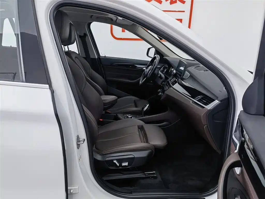 BMW X1 2022 sDrive25Li Leading фото 23