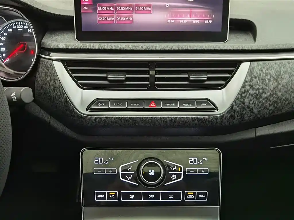 Hongqi H5 2020 1.5T DCT Qi Rhythm Edition фото 12