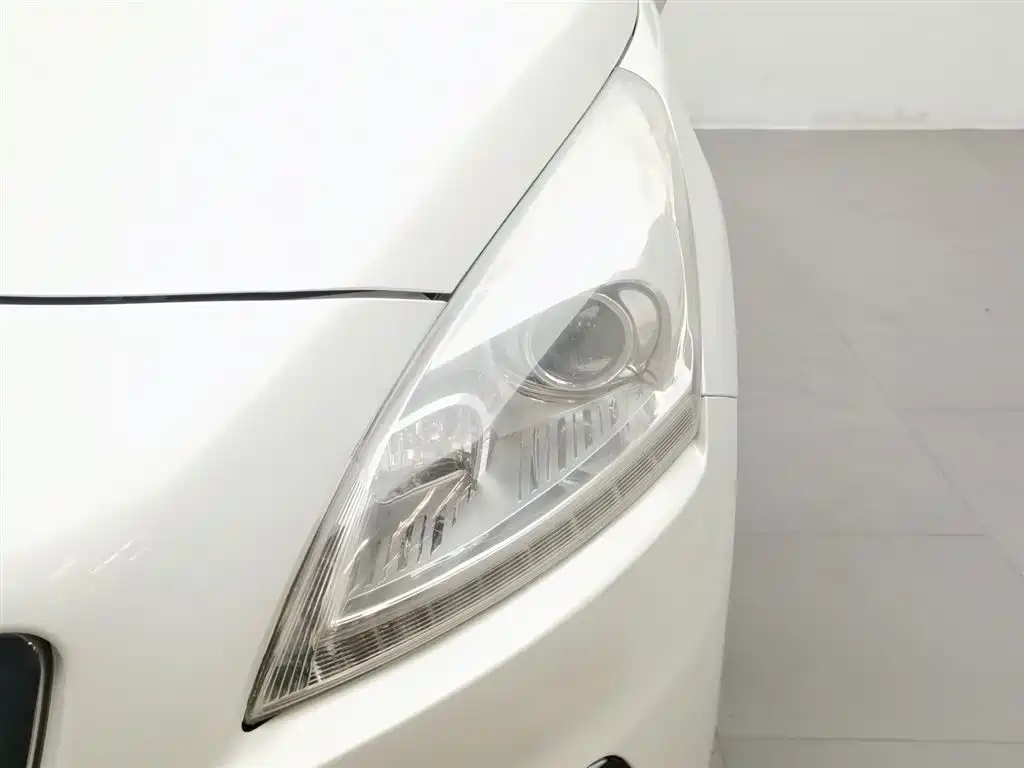 Peugeot 3008 2015 2.0L Automatic Classic Edition фото 7
