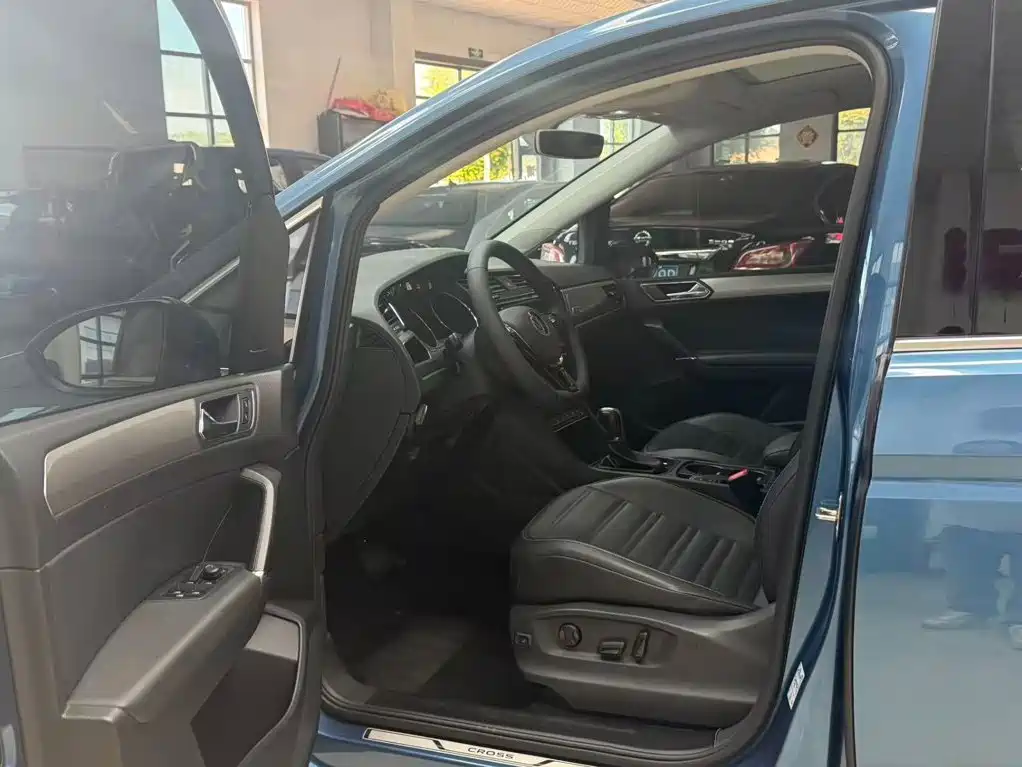 Volkswagen Touran 2023 2021 Touran L 280TSI DSG Cross Luxury 6-Seater