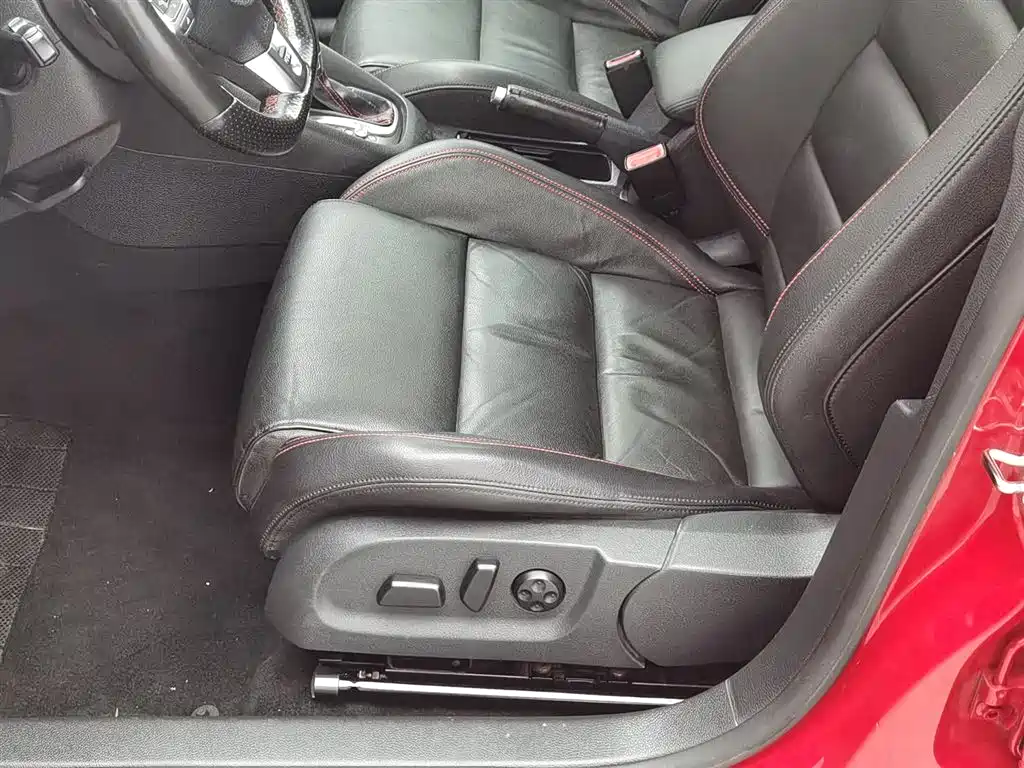 Volkswagen Golf GTI 2012 2.0TSI GTI фото 20