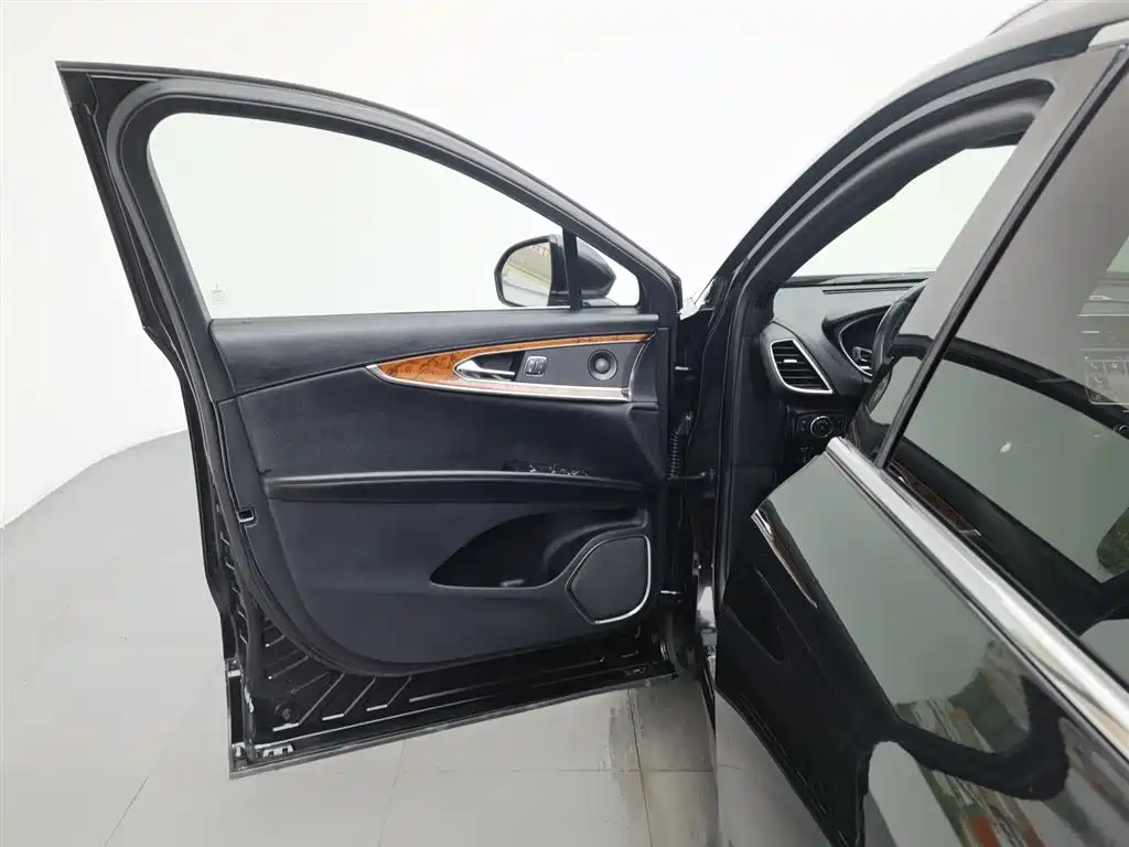 Lincoln Nautilus (Import) 2019 2.0T 4WD Zunya Edition China V фото 8