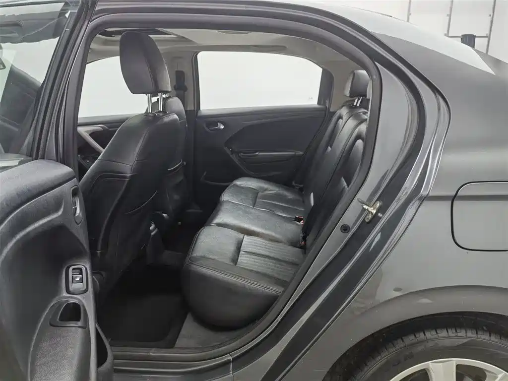 Peugeot 301 2014 1.6L Automatic Premium Edition фото 15