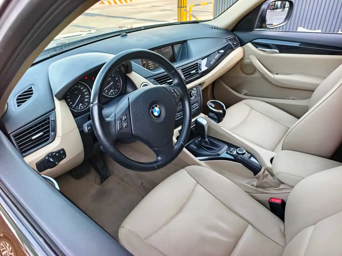 BMW X1 (Import) 2010 xDrive25i фото 16