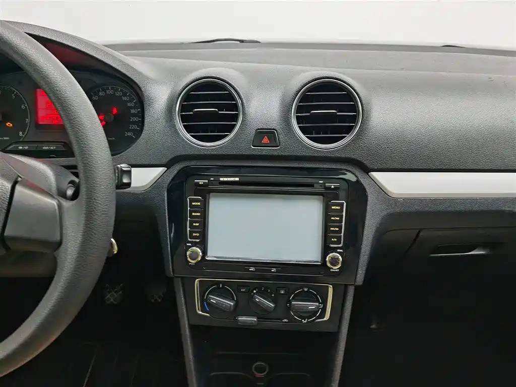 Volkswagen Jetta 2013 1.6L Manual Comfort фото 12