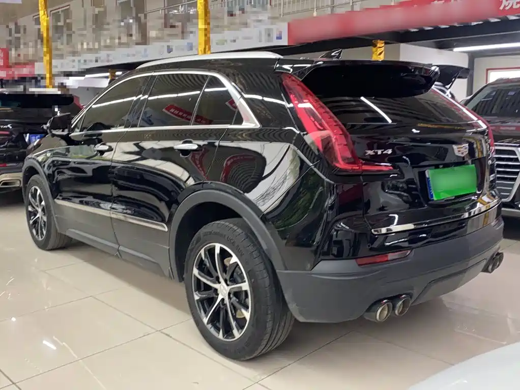 CADILLAC XT4