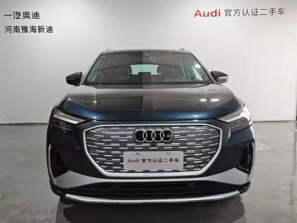 AUDI Q4 E TRON
