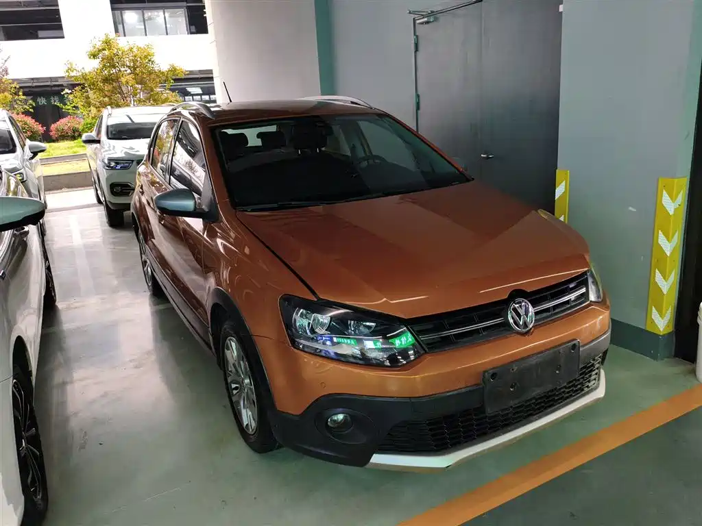 Volkswagen Polo 2014 1.6L Cross Polo Automatic фото 22