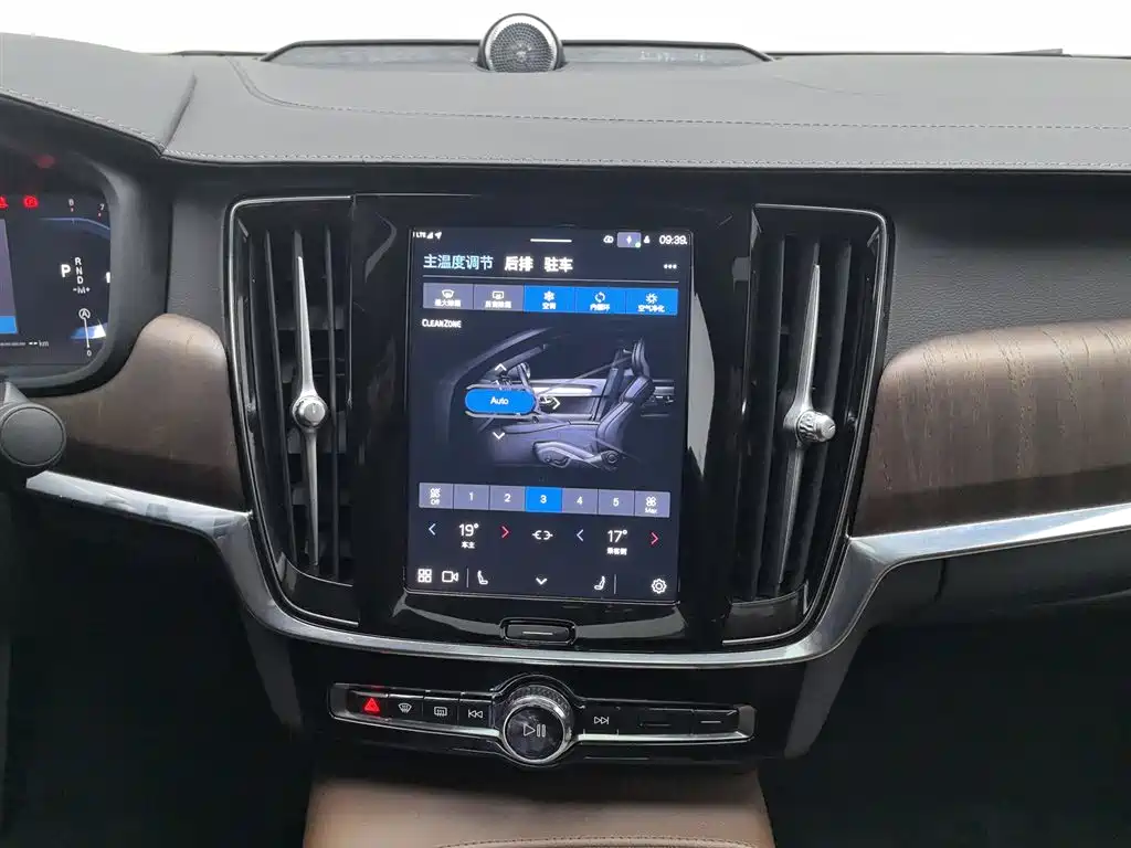 Volvo S90 2023 B5 Intelligent Vision Luxury Edition фото 12