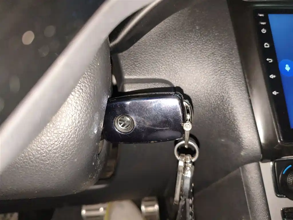 Volkswagen Polo 2014 1.6L Cross Polo Automatic фото 17