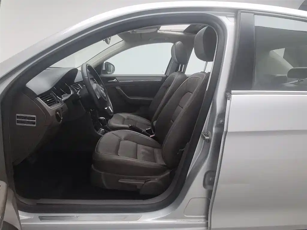 Volkswagen Bora 2014 1.6L Automatic Comfort Edition фото 10
