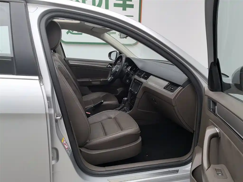 Volkswagen Bora 2014 1.6L Automatic Comfort Edition фото 23