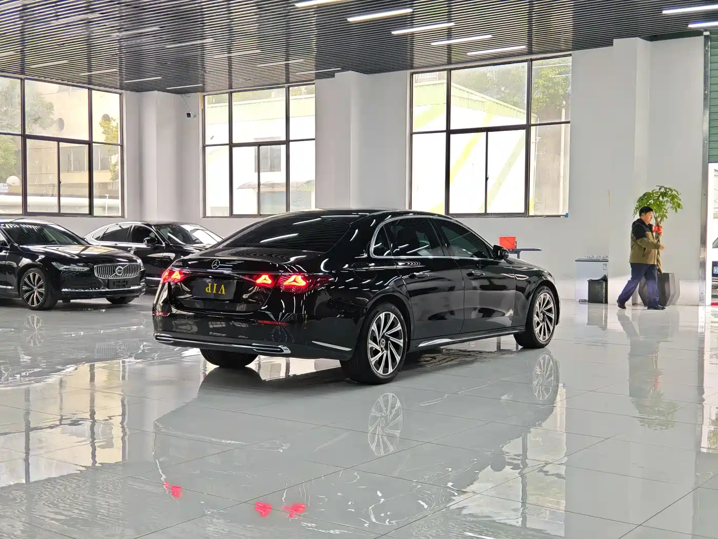 Mercedes-Benz E-Class 2024 Model E 300 L Luxury фото 10
