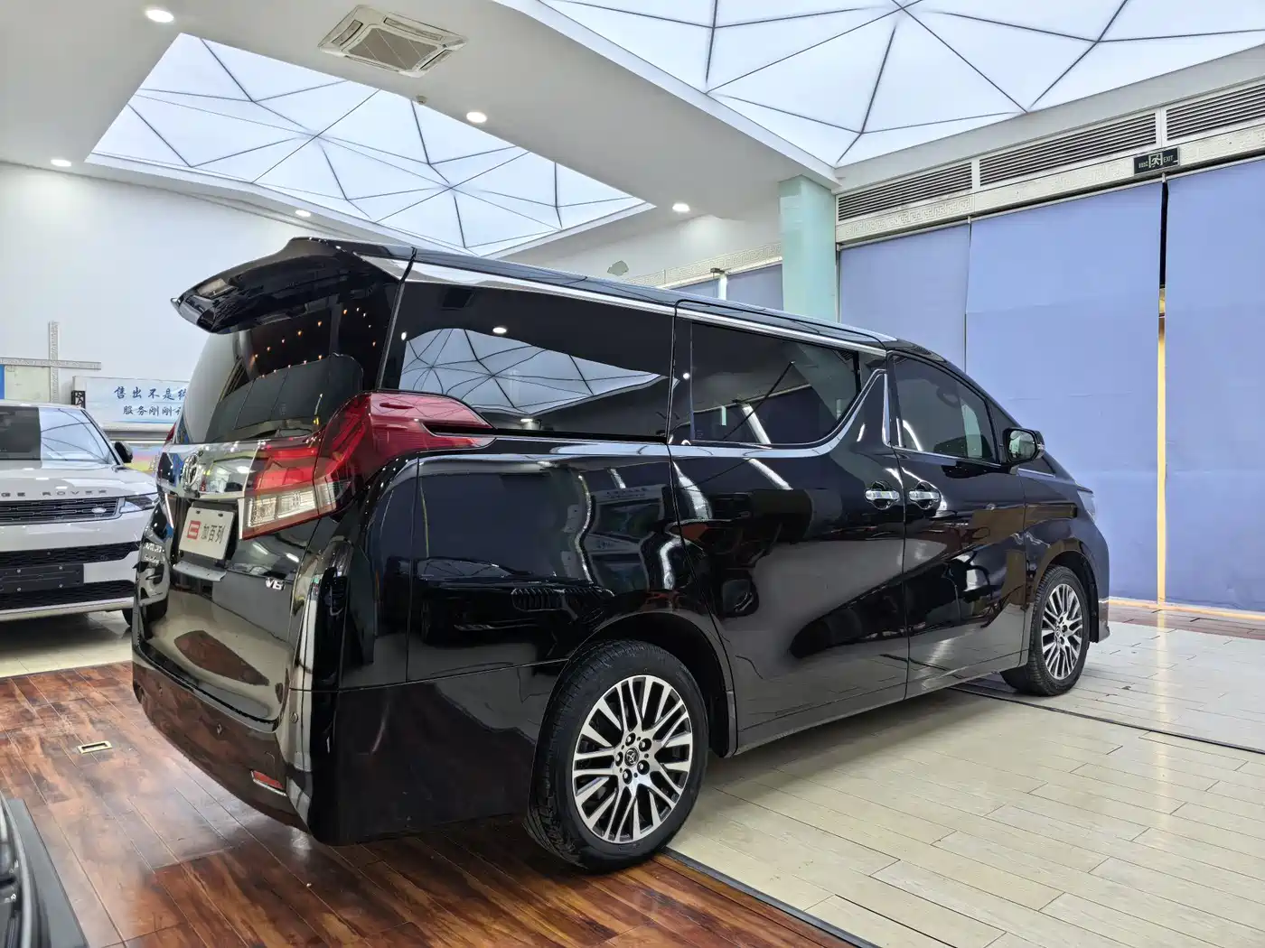Toyota Alphard 2015 3.5L Premium Edition фото 18