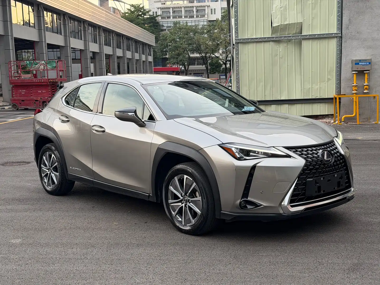 صورة 3 - Lexus UX Electric