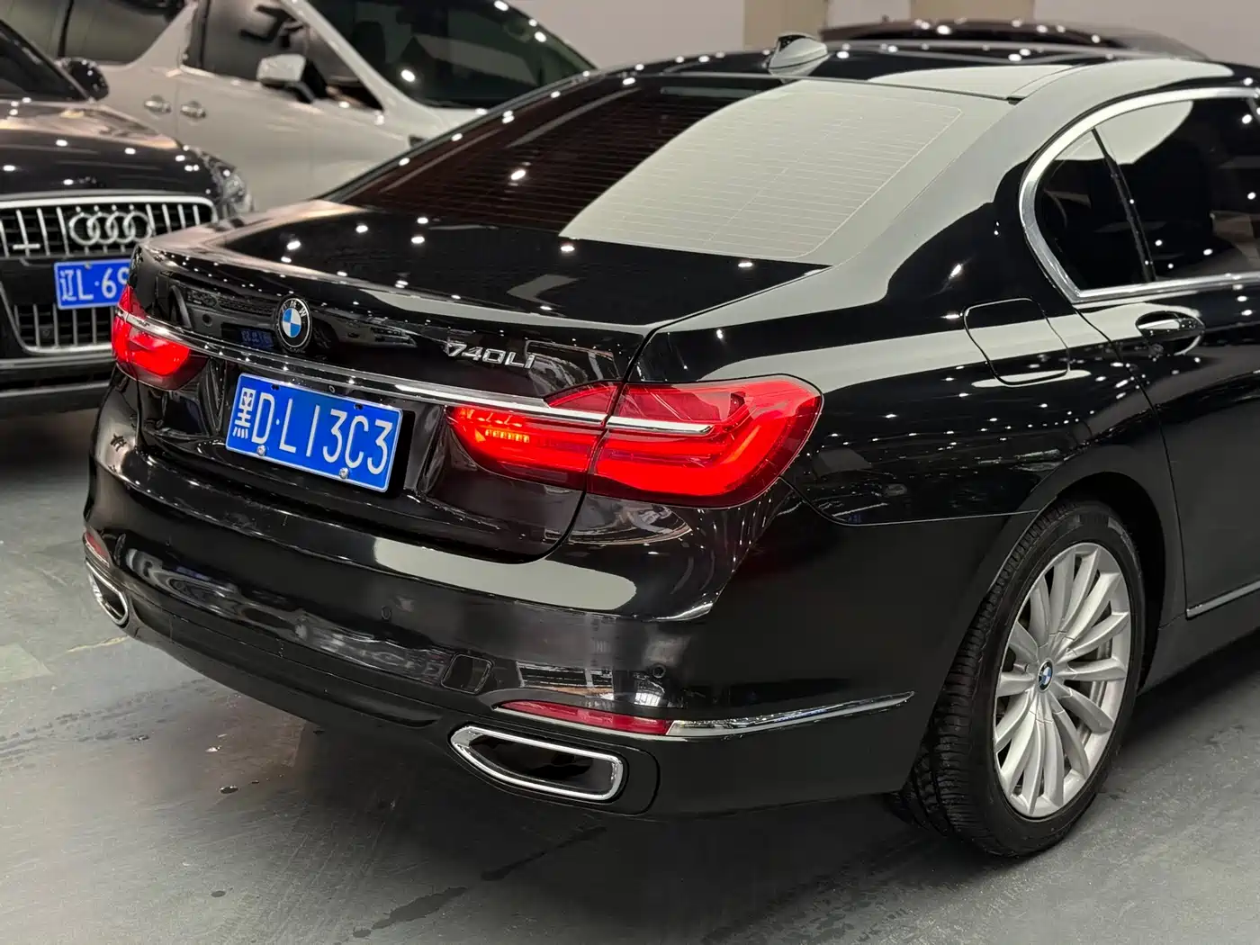 BMW 7 Series 2016 740Li Leading Edition фото 8
