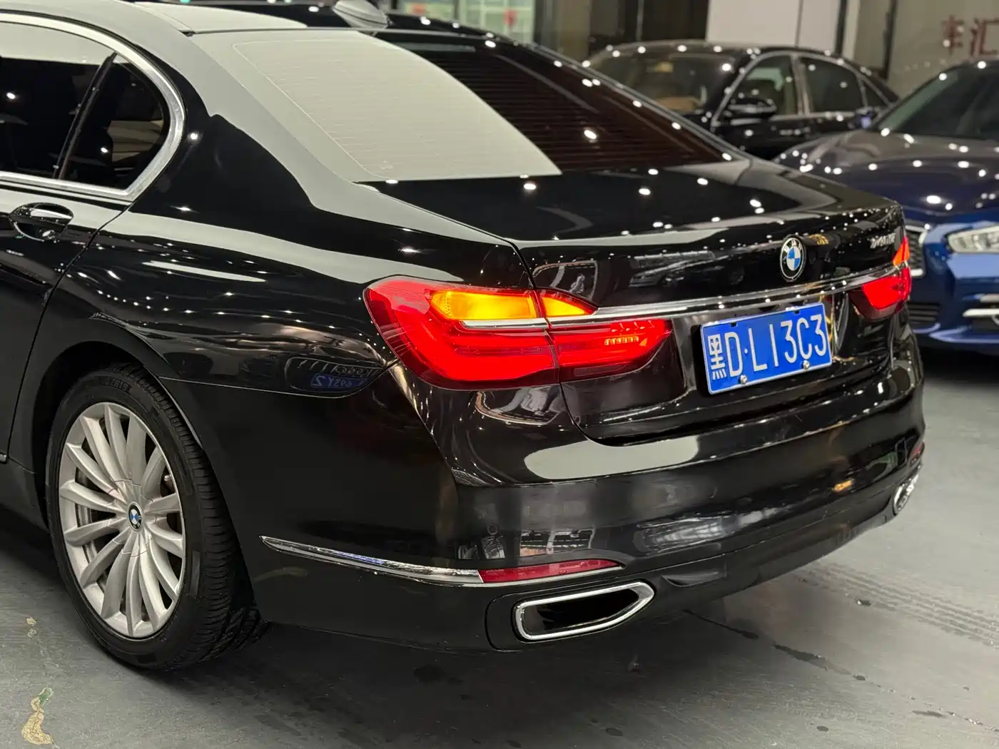 BMW 7 Series 2016 740Li Leading Edition фото 10