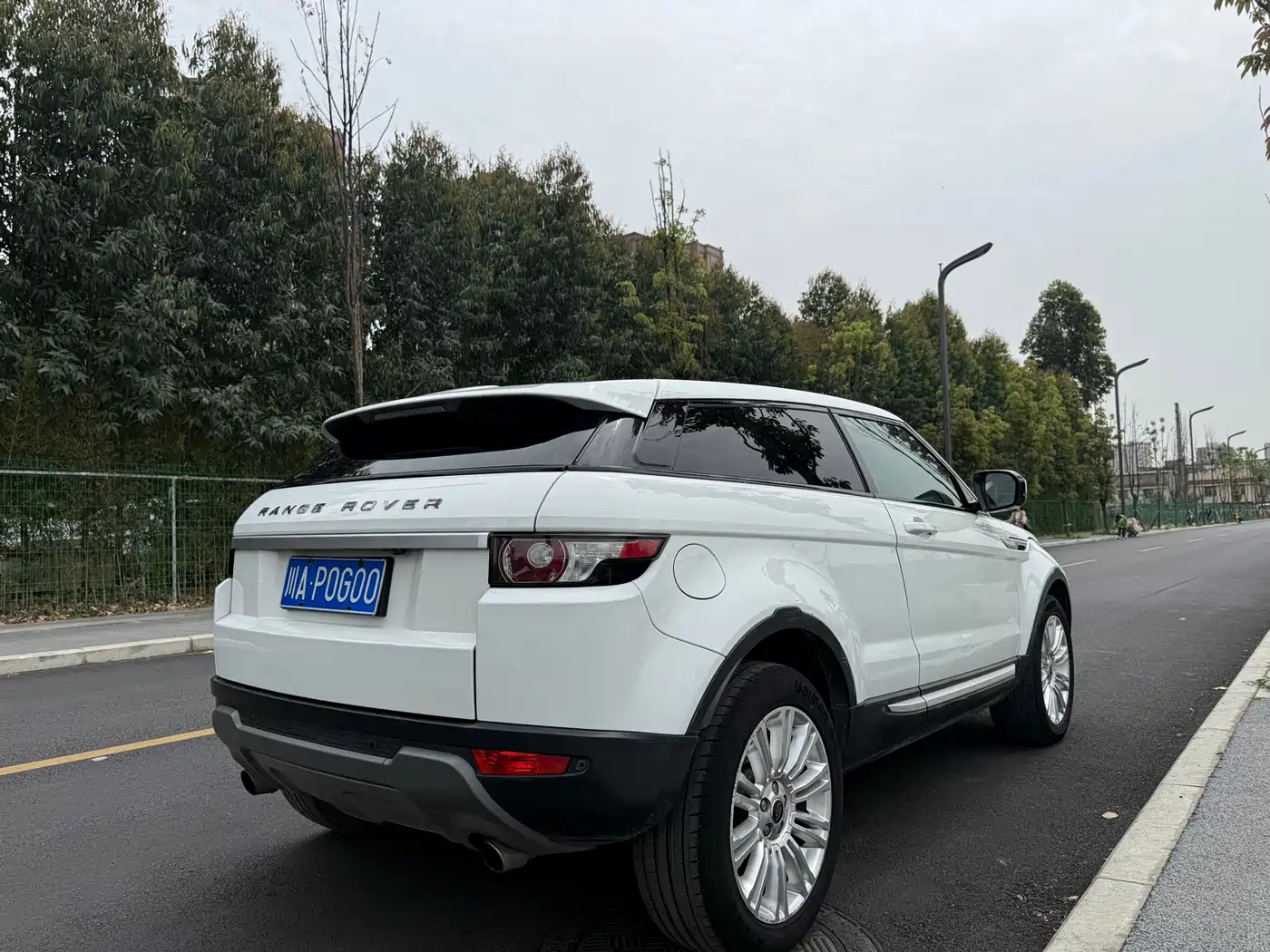Land Rover Range Rover Evoque (Import) 2013 2.0T 3-Door Glamour Edition фото 21