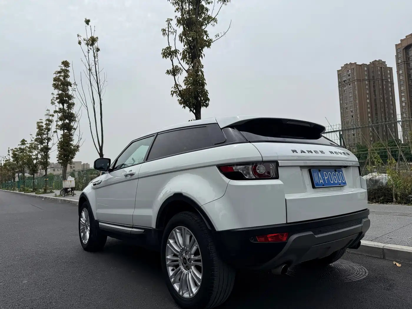 Land Rover Range Rover Evoque (Import) 2013 2.0T 3-Door Glamour Edition фото 20