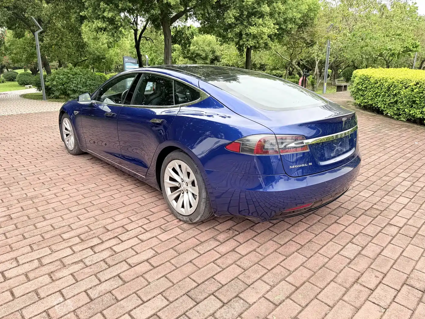 TESLA MODEL S