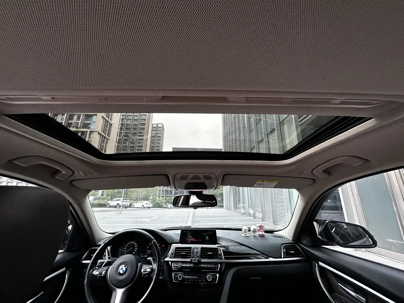 BMW 3 Series 2018 320Li M Sport Black Night Edition фото 12