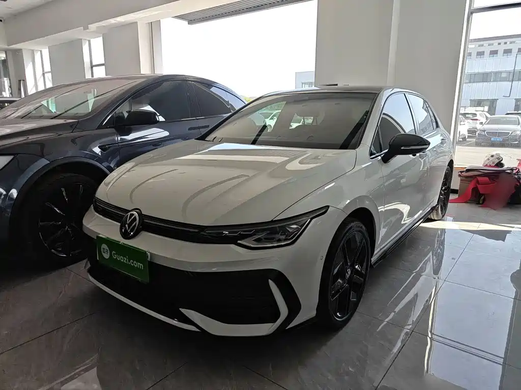 Volkswagen Golf 2025 2025 Second Facelift 300TSI R-Line