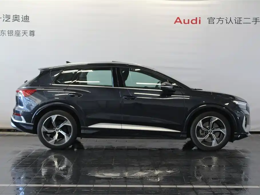 AUDI Q4 E TRON