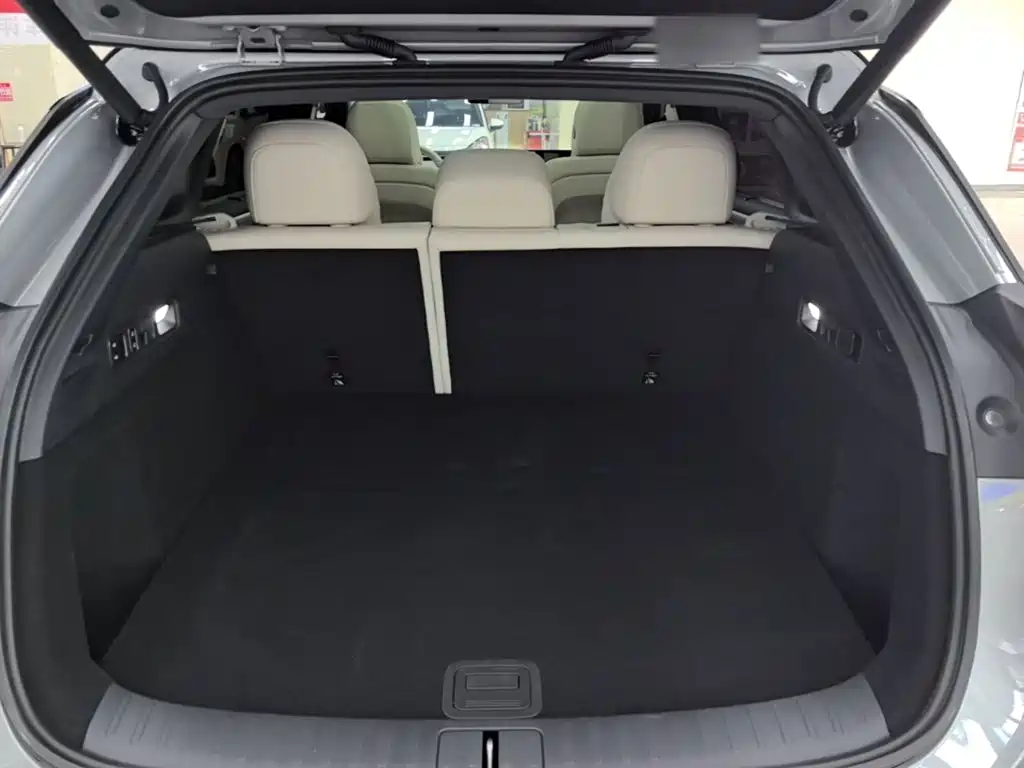 Li Auto i6 2025 2025 4WD Base Model