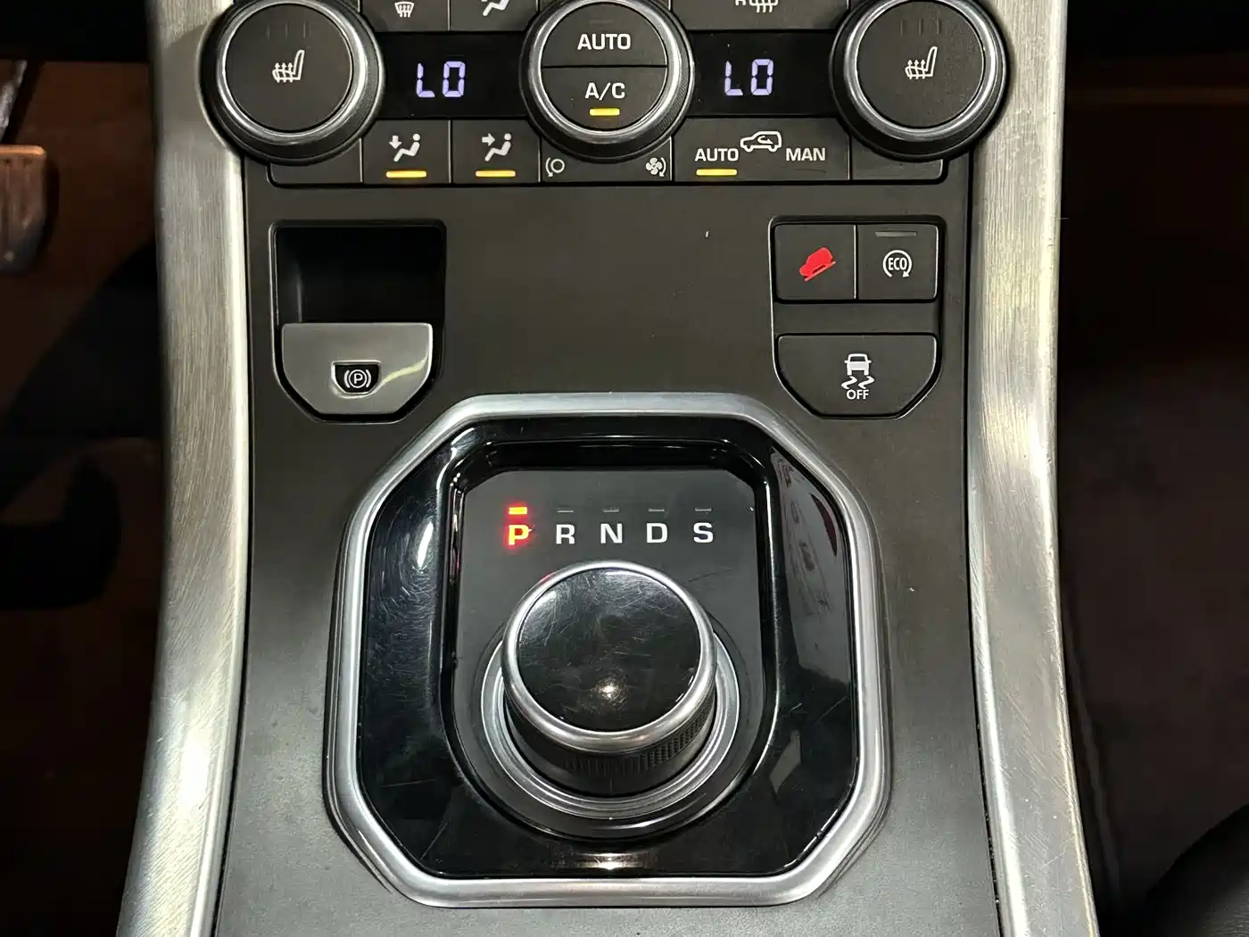 Land Rover Range Rover Evoque 2015 2.0T 5-Door Intelligent Edition фото 24