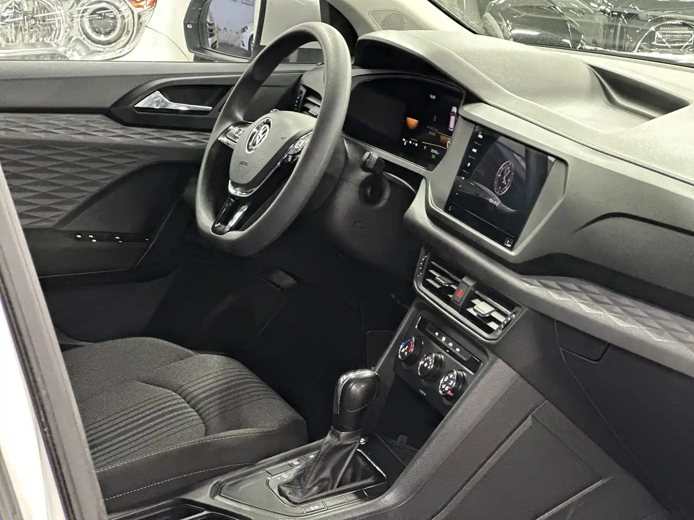 Volkswagen Tharu 2022 280TSI 2WD Trend фото 9