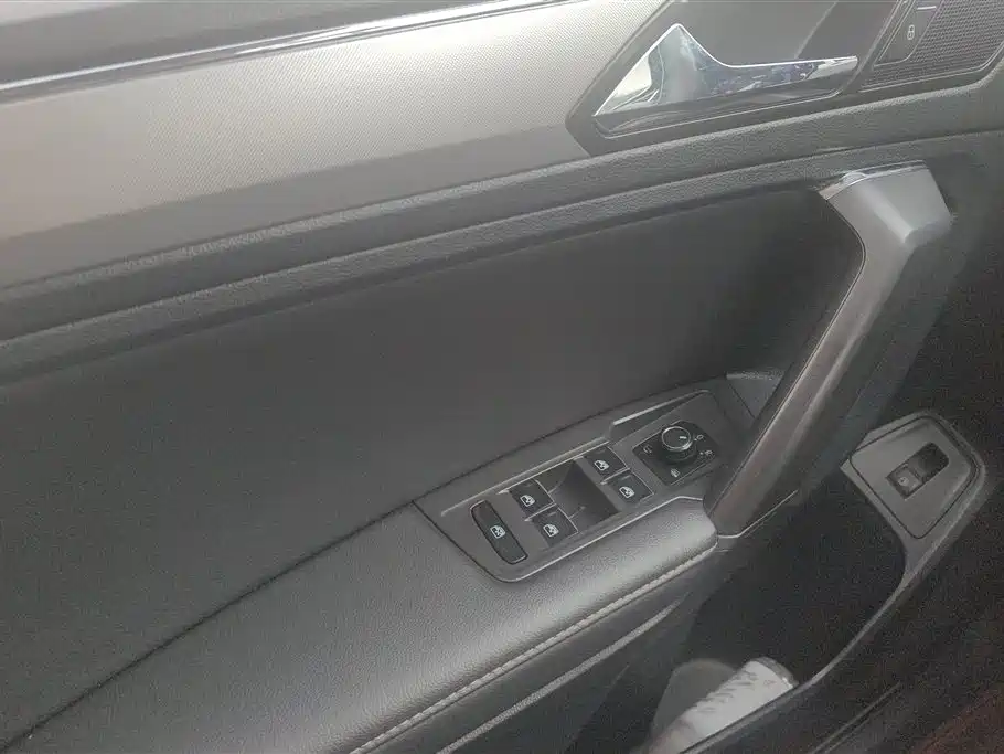 VOLKSWAGEN TIGUAN L NEW ENERGY