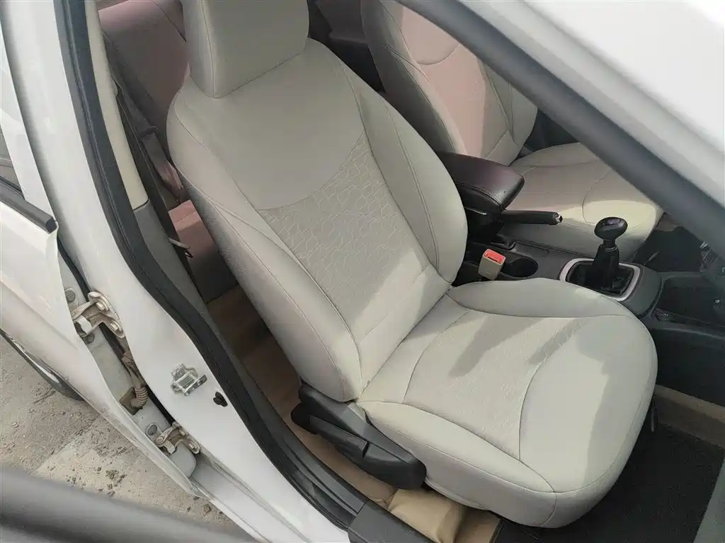 Chevrolet Sail 2015 Sail 3 1.5L Manual Ideal Sunroof Edition фото 25