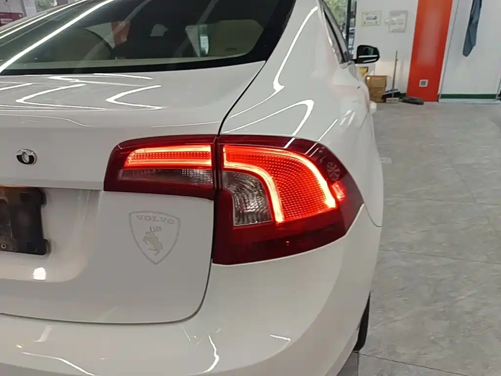 Фото 8 - Volvo S60
