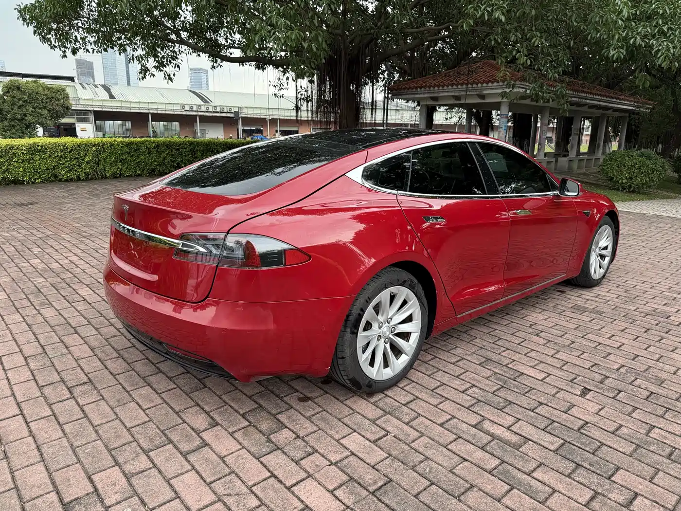 TESLA MODEL S