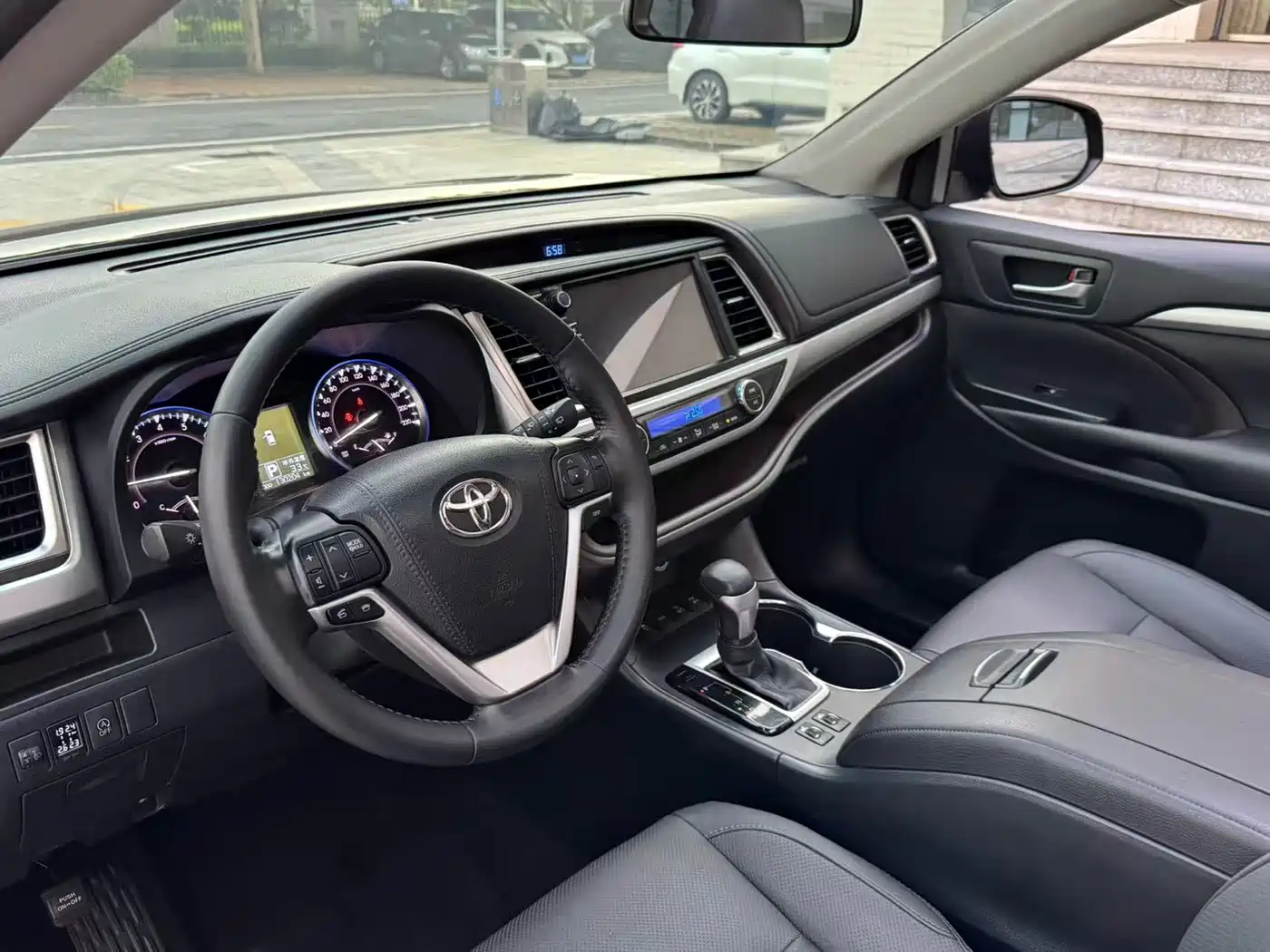 Toyota Highlander 2015 2.0T AWD Luxury Edition 7-seater фото 8