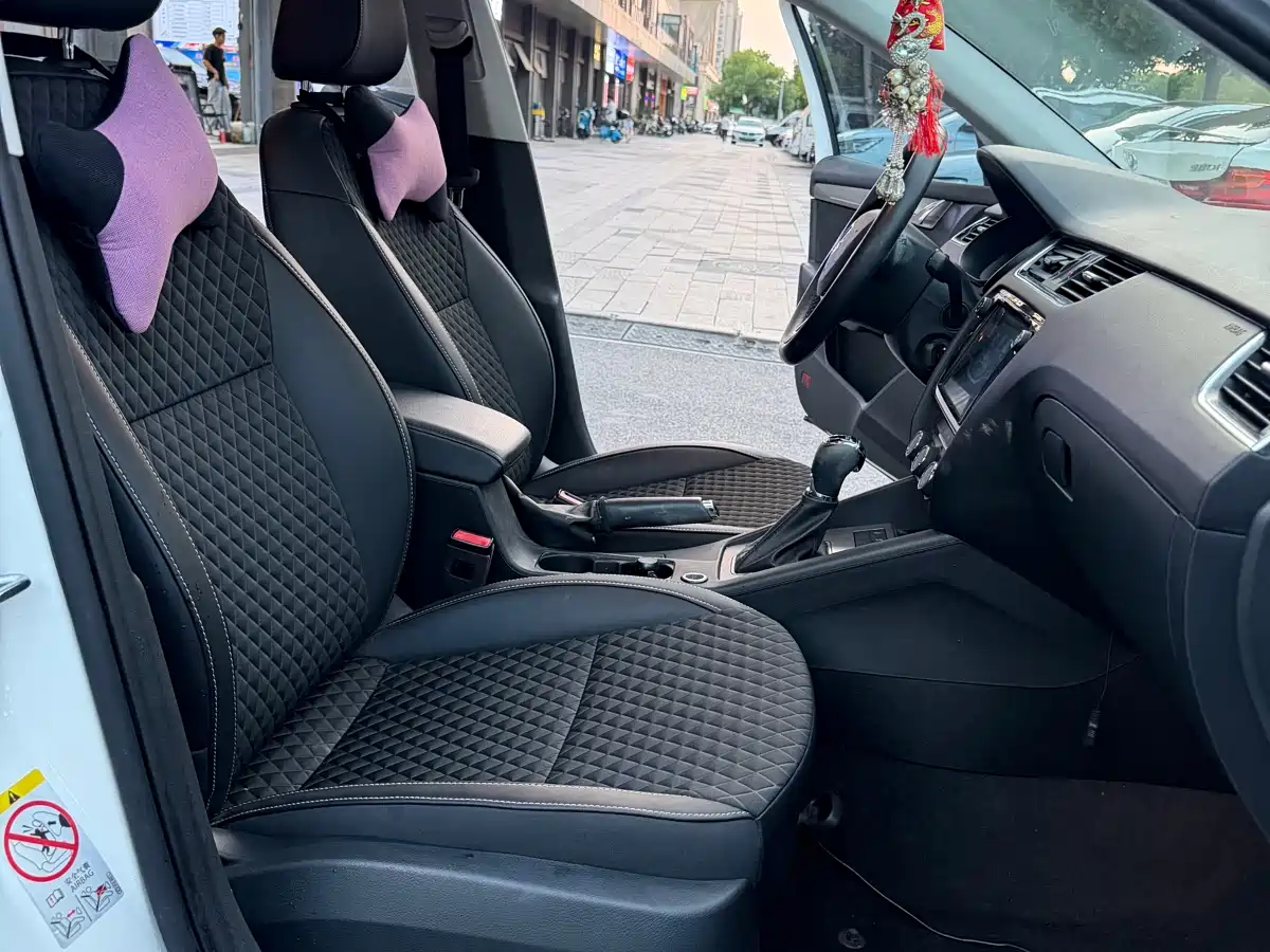 Škoda Octavia 2018 TSI230 DSG Luxury Edition фото 9