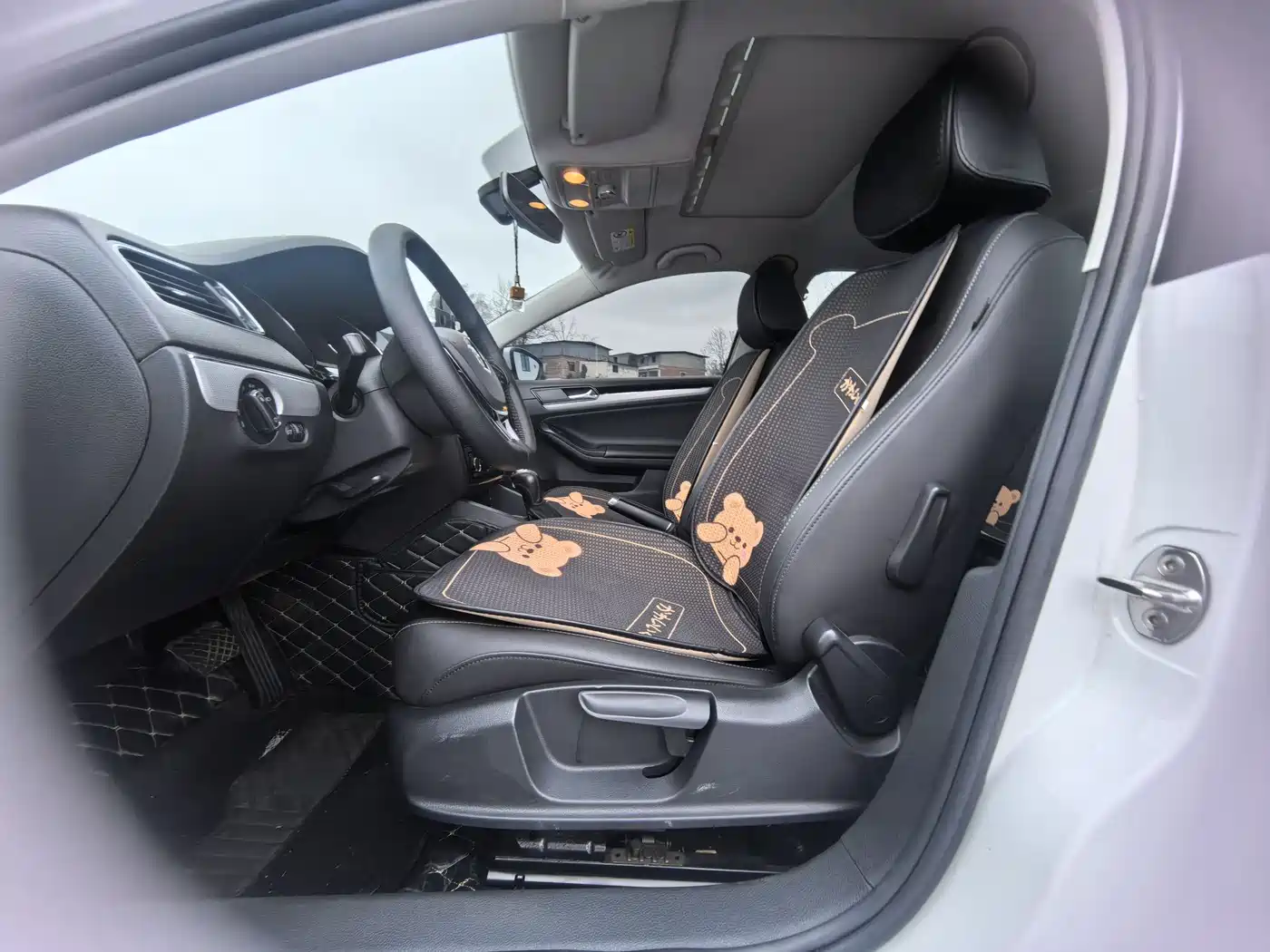 Volkswagen Sagitar 2018 1.6L Automatic Comfort фото 9
