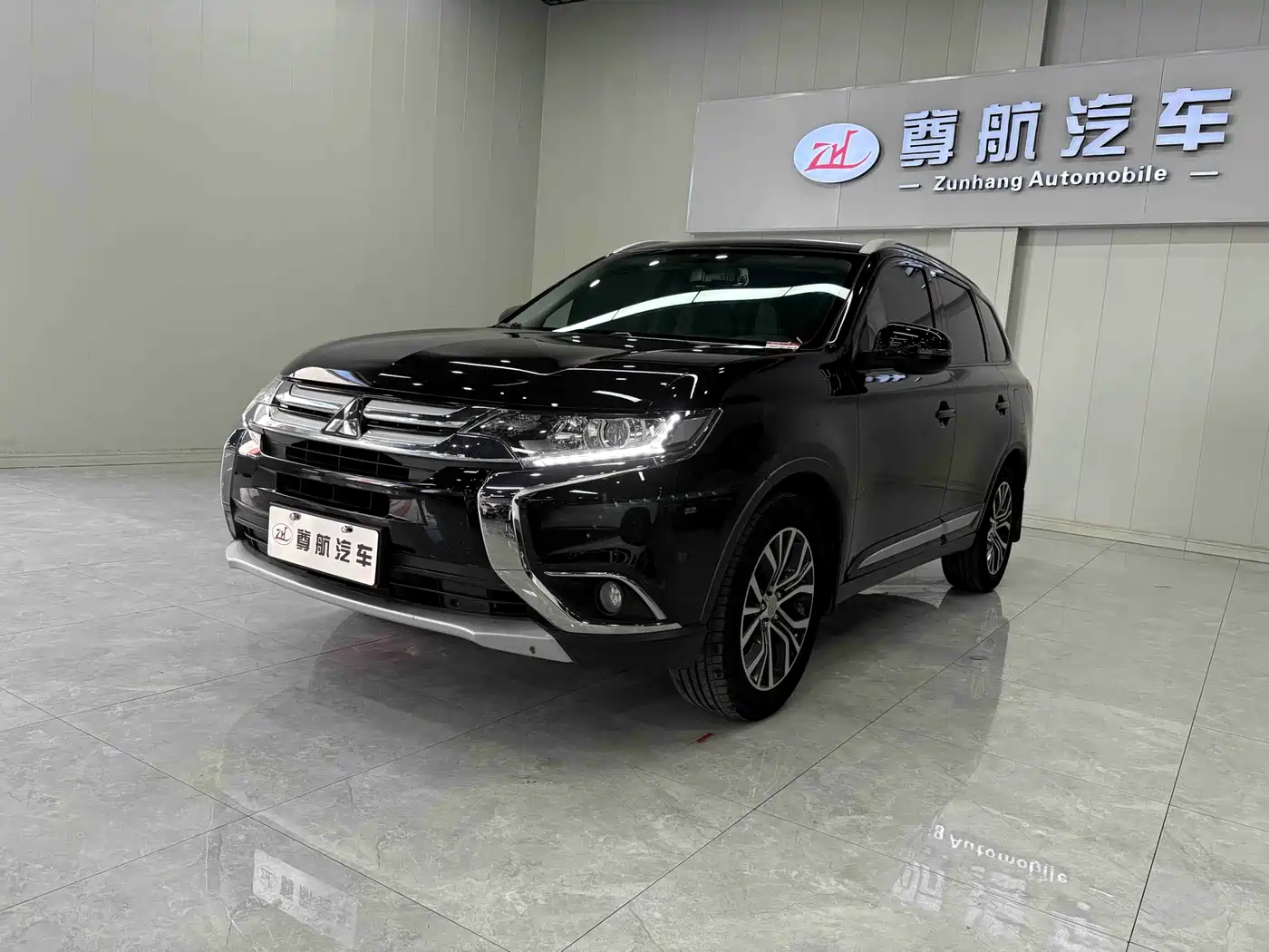 Mitsubishi Outlander 2018 2.0L 2WD Glory Edition 5-seater фото 3