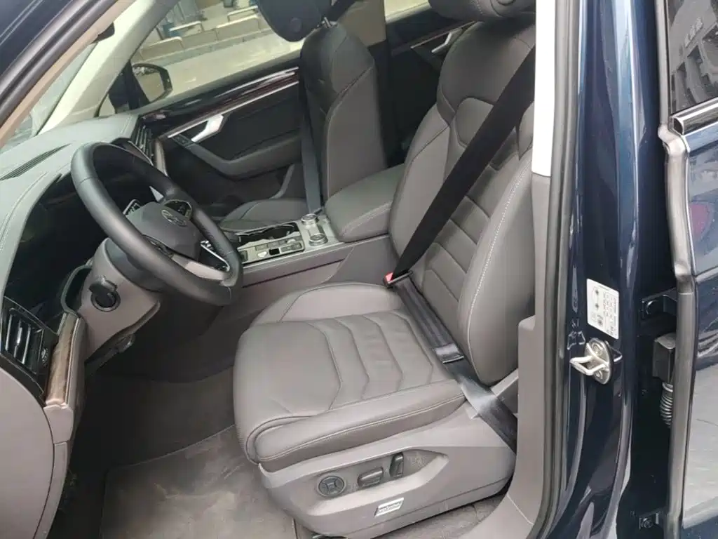 Volkswagen Touareg 2024 2023 3.0TSI R-Line Black Sports Package