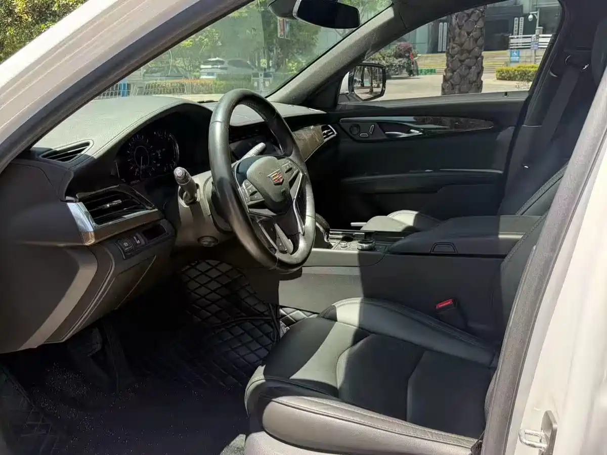 CADILLAC CT6