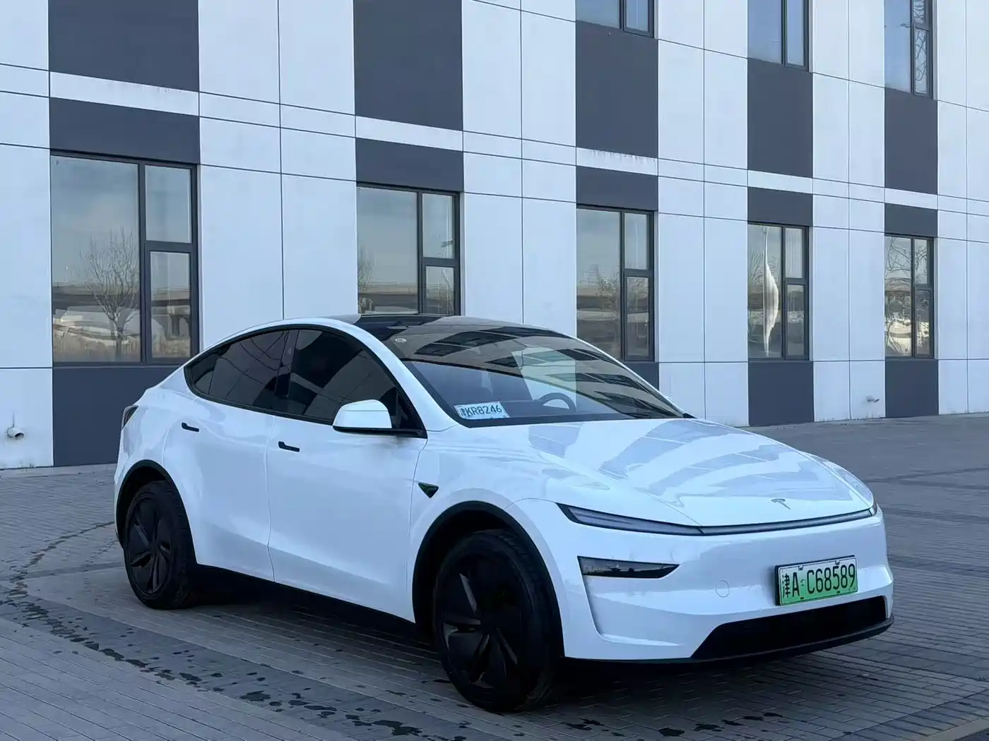 TESLA MODEL Y