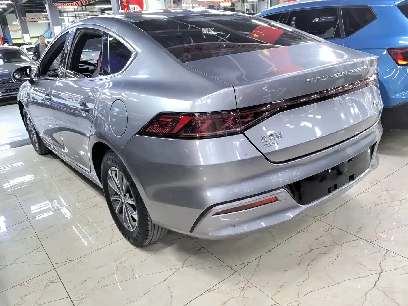 BYD Qin PLUS 2024 Glory Edition DM-i 55KM Leading фото 4