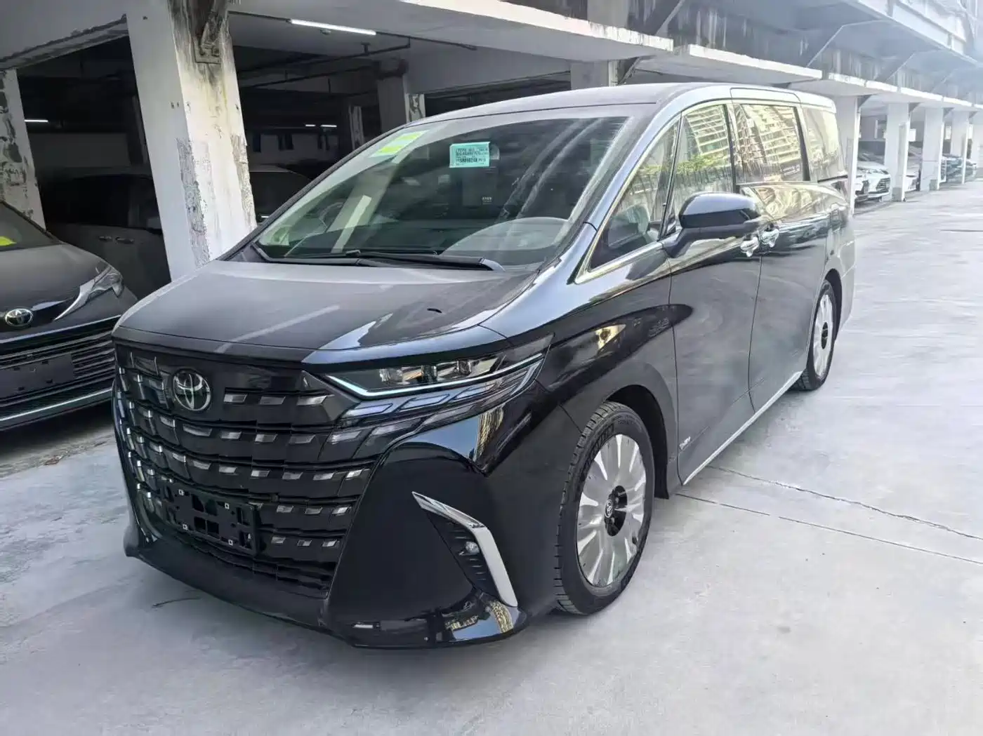 Toyota Alphard 2024 Hybrid 2.5L Ultimate Enjoyment Edition фото 3