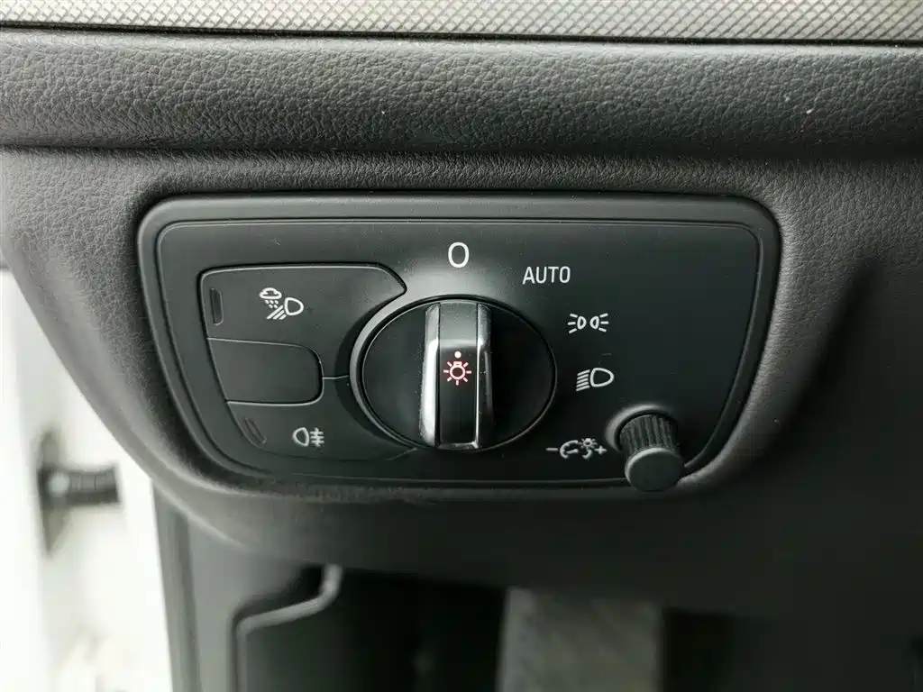 Фото 21 - Audi A6L