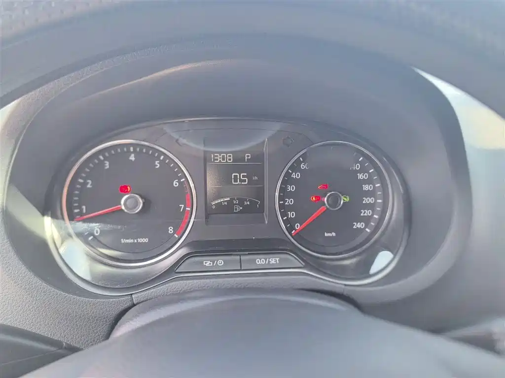 Volkswagen Polo 2014 1.4L Automatic Comfort Edition фото 4