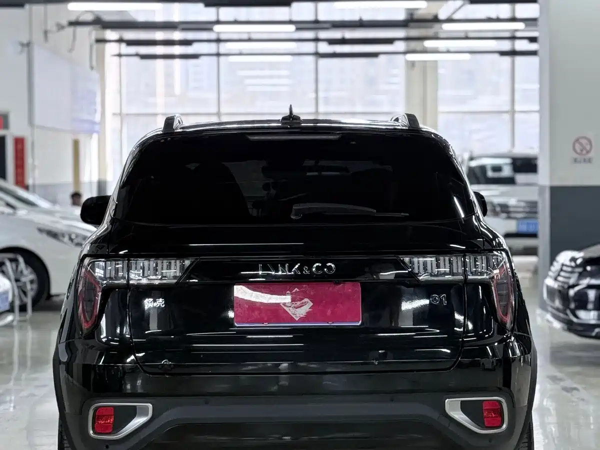 Lynk & Co 01 2019 2.0T 2WD Pro Edition China V фото 8