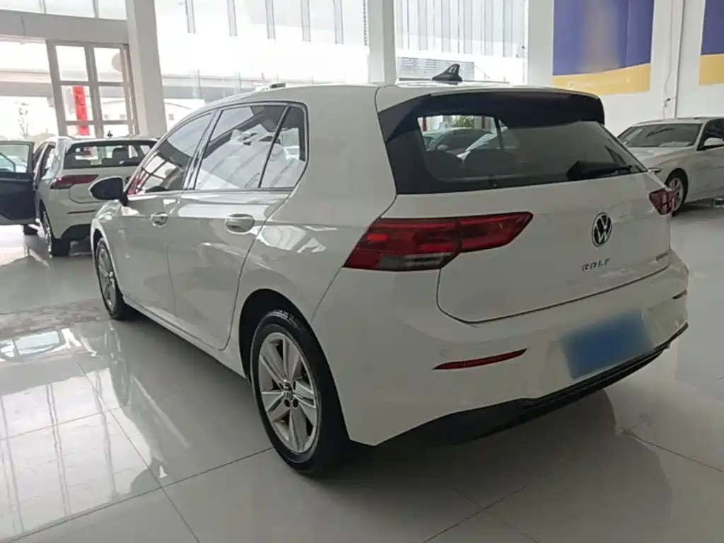 Photo 5 - Volkswagen Golf