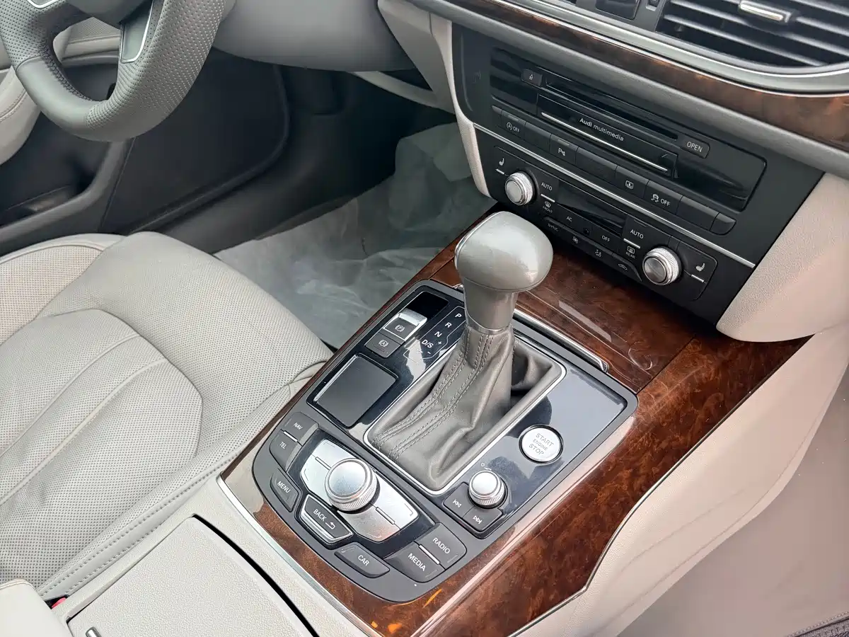Photo 16 - Audi A6L