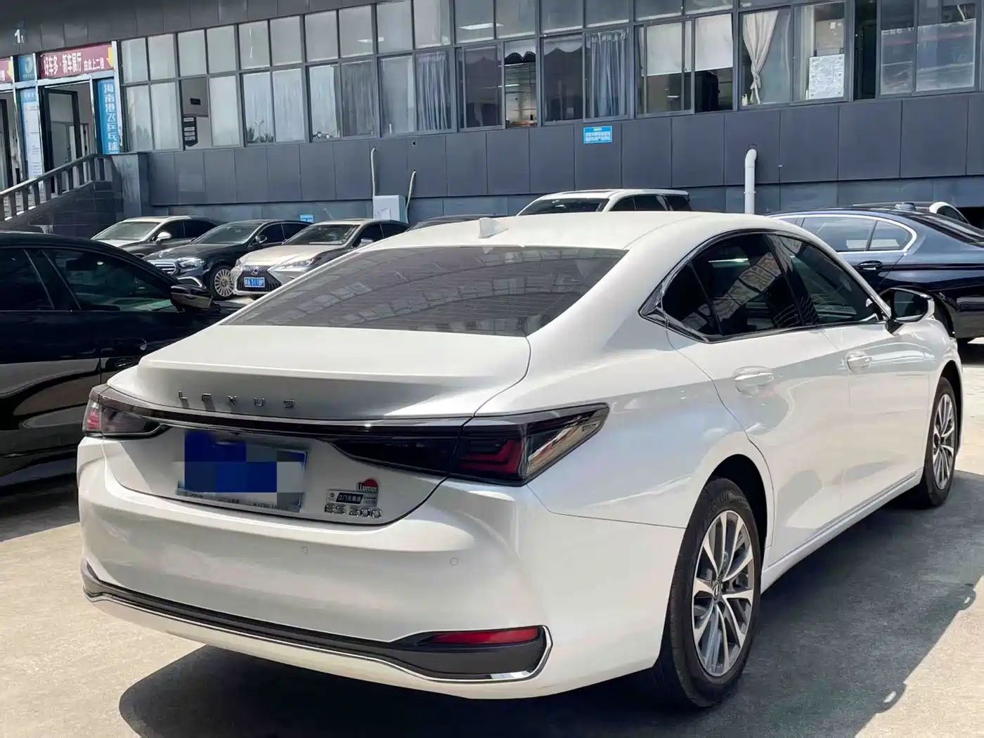 Lexus ES 2025 2025 200 Ultimate Edition